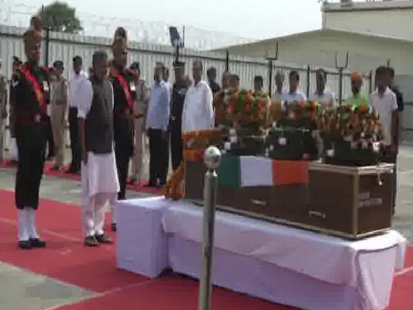 Deputy CM Sushil Modi pays tribute to martyr Havildar Amarjeet Kumar (Photo/ANI)