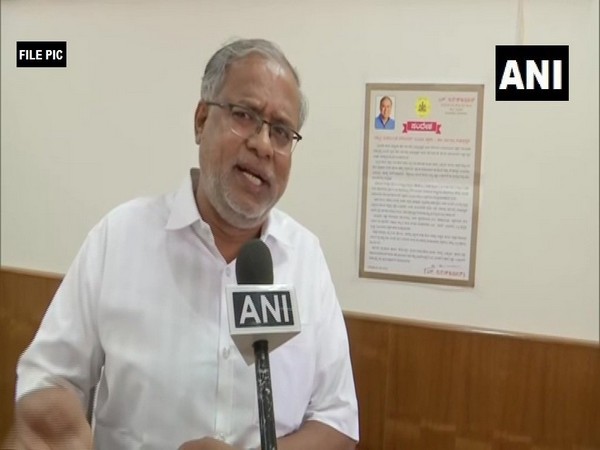 Karnataka Minister for primary and secondary education S Suresh Kumar (File Photo)