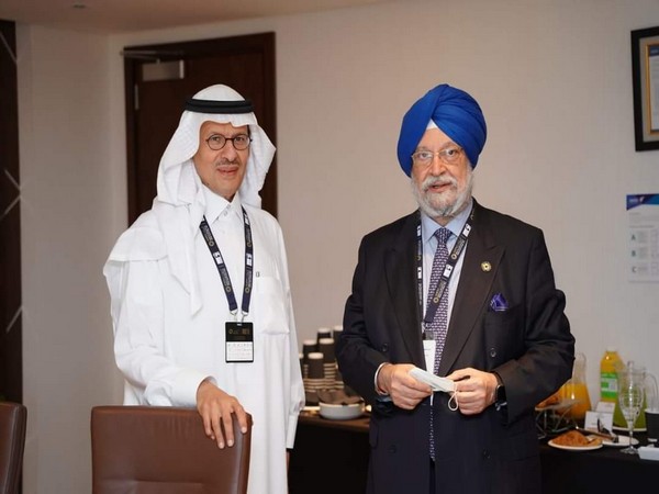Union Minister for Petroleum and Natural Gas Hardeep Singh Puri with Saudi Arabia's Minister of Energy, Abdulaziz bin Salman. (Twitter)