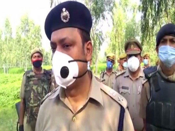    SP Sambhal Yamuna Prasad talking to reporters after getting hold off a wanted criminal.