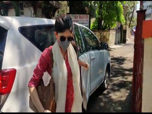 Actress Sanjana Sanghi reaches for questioning by Mumbai Police on Tuesday. Photo/ANI