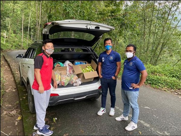 Sanju Pradhan (c) providing relief rations in Sikkim (Photo: I League website)