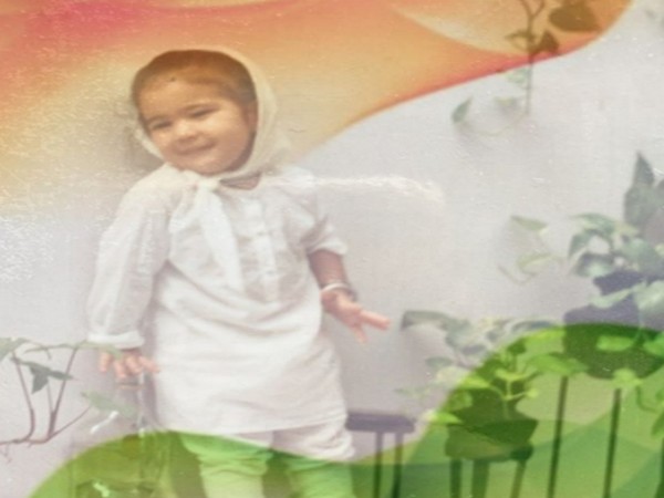 Childhood picture of actor Sara Ali Khan (Image Source: Instagram)