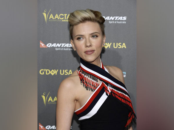 Scarlett Johansson at the 2015 G'Day USA Los Angeles Gala honoring actor Chris Hemsworth with an Excellence in Film Award