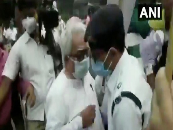 Left Front Chairperson Biman Bose detained for protesting against state govt in Kolkata. 