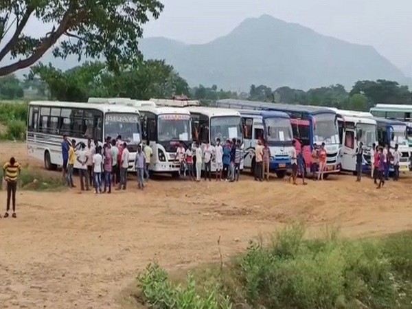 229 Odisha returnees halted at Andhra Pradesh state border. 