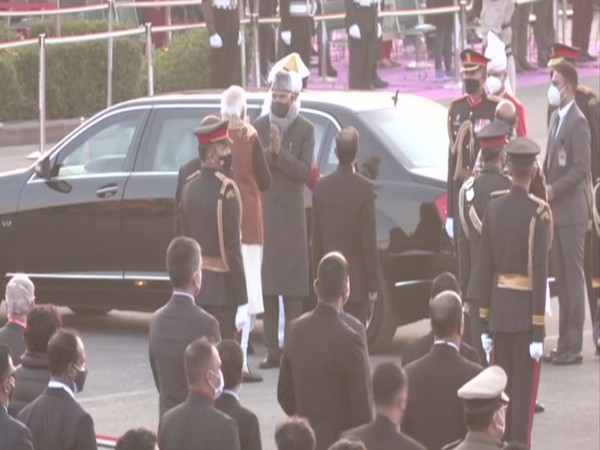 PM Modi recieving President Ram Nath Kovind at Vijay Chowk (Photo/ANI)