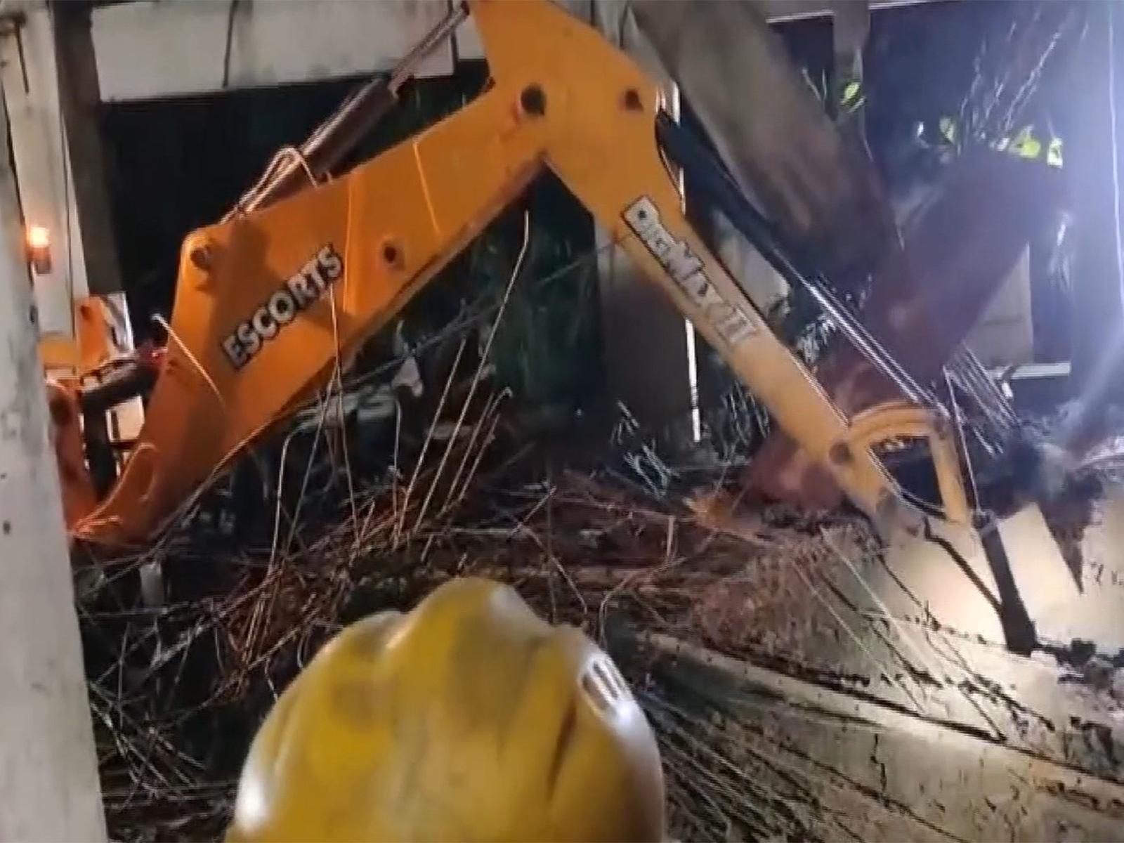 Rescue personnel at work (Photo/ANI)