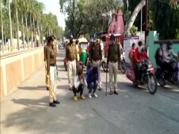 Dewas police makes the accused do squats (Photo/ANI)