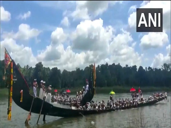 Kerala's boat race held only with 3 sanke-boats due to the state's COVID-19 condition. (Photo/ANI)