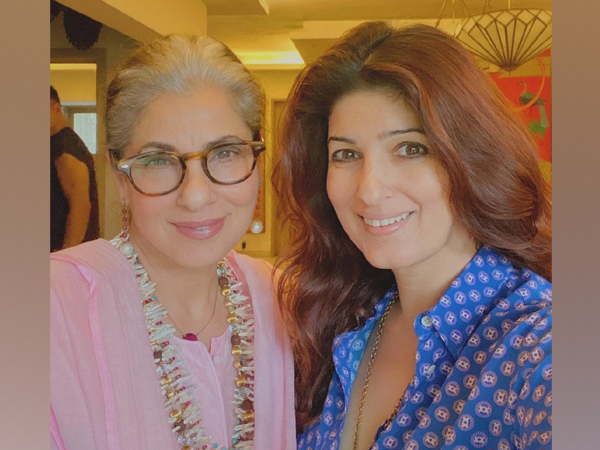 Dimple Kapadia poses with Twinkle Khanna (Image source: Instagram)
