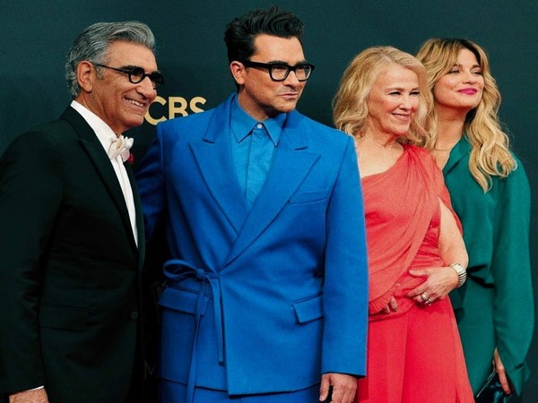 'Schitt's Creek' cast at Emmys 2021 (Image source: Twitter)