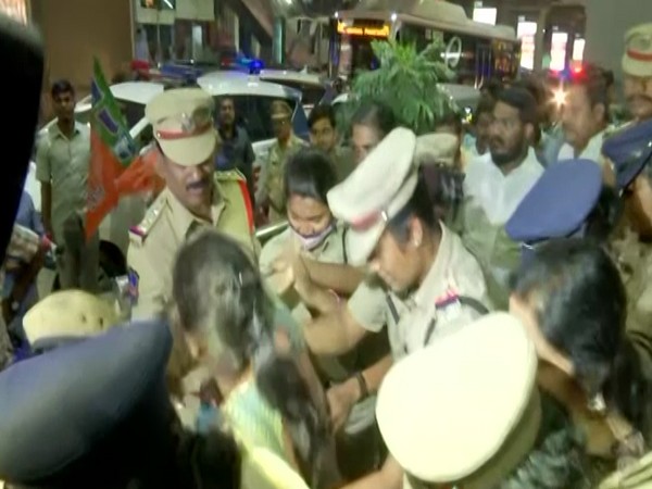 Telangana police managing protestors at the protest site in Hyderabad (Photo/ANI)