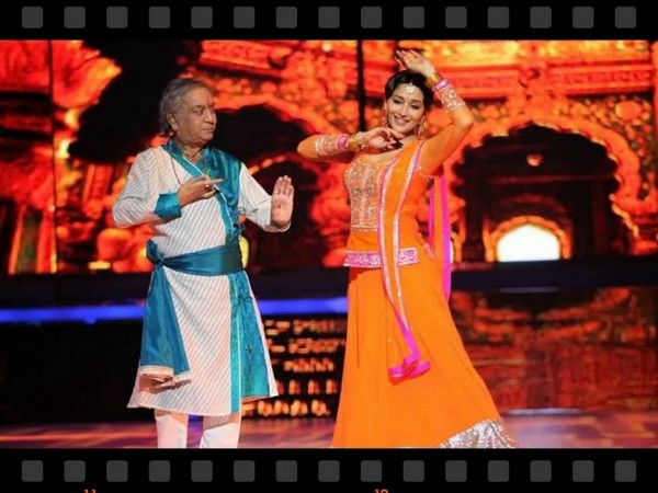 Madhuri Dixit Nene with late Pandit Birju Maharaj (Image source: Instagram)