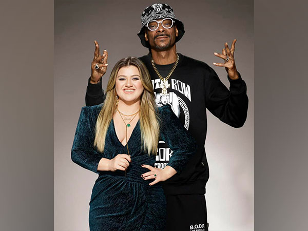 Snoop Dogg and Kelly Clarkson (Image source: Twitter)