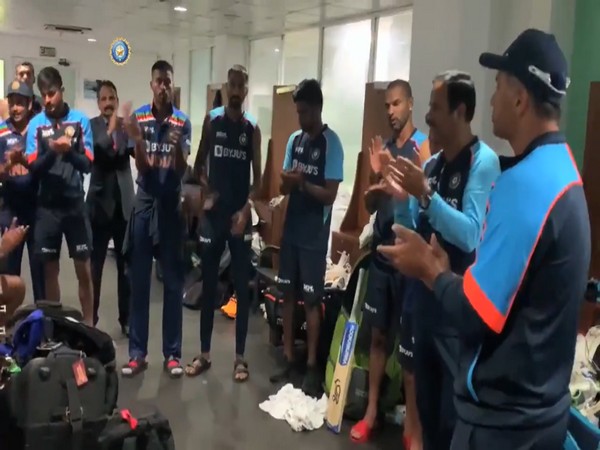 Rahul Dravid addresses team in the dressing room. (Photo: Screen grab via BCCI's Twitter)