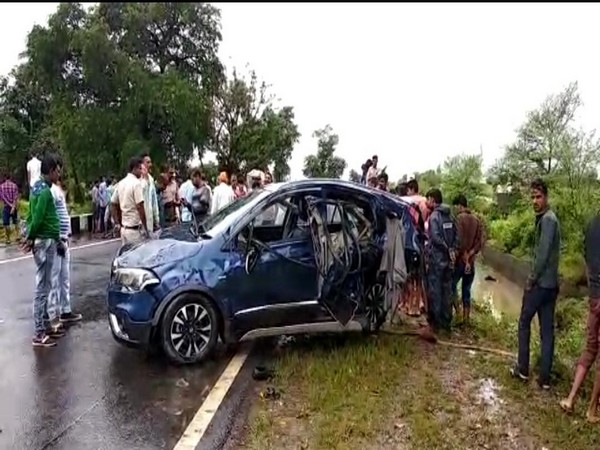 Visuals from the site of accident on Bhopal-Indore road