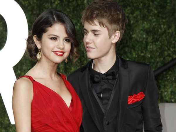 Justin Bieber and Selena Gomez at the 2011 Vanity Fair Oscar party