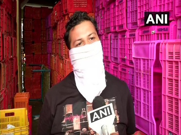 A seller at Ghazipur Sabzi Mandi talking about the fall in customers amid rising prices of vegetables. [Photo/ANI]