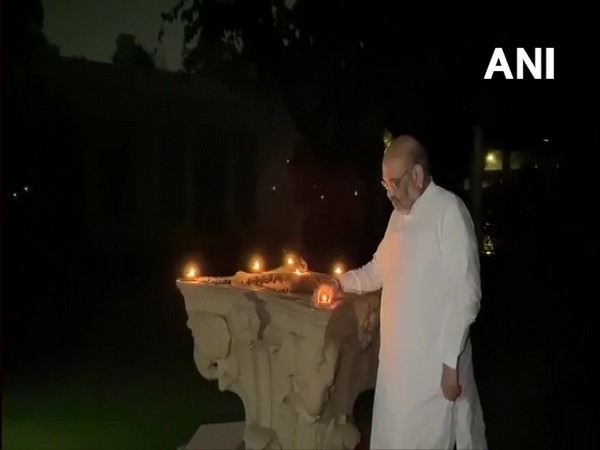 Union Ministers Amit Shah lights diyas at his residence in New Delhi on Sunday. Photo/ANI 