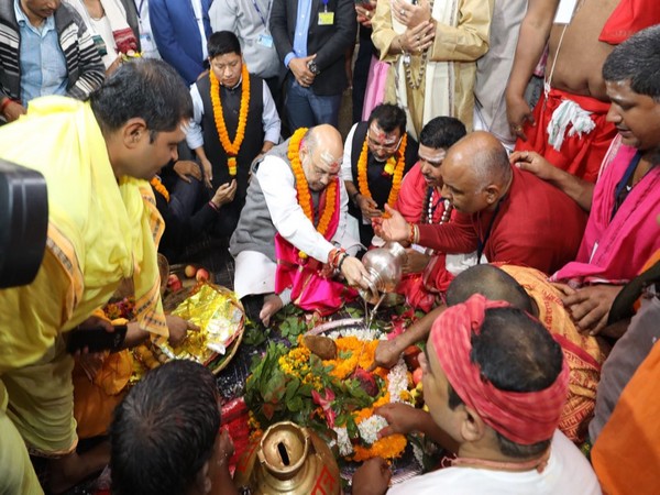 Union Home Minister Amit Shah paying offerings to Baba Baidyanath Dham on Saturday. (Photo/ANI)