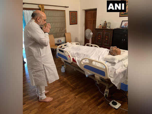 Union Minister Amit Shah paid last respects to Shri Ram Jethmalani ji at his residence in New Delhi ob Sunday morning. (Photo/ANI)