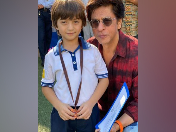 Bollywood super star Shah Rukh Khan with son AbRam Khan (Image Source: Instagram)