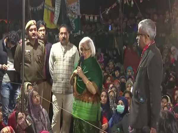 Supreme Court-appointed interlocutors lawyers Santosh Hegde and Sadhana Ramachandran speaking to Shaheen Bagh protestors in New Delhi on Friday. Photo/ANI