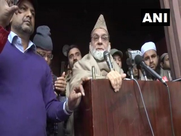 Shahi Imam of Jama Masjid Syed Ahmed Bukhari addressing a gathering in Delhi on Tuesday.
