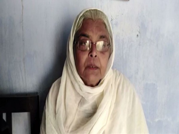 Ashfa Arshad, mother of Sharjeel Imam, talking to reporters in Jehanabad on Monday. Photo/ANI