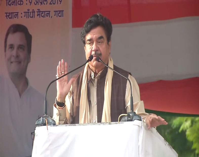 Congress leader Shatrughan Sinha speaking at Congress rally in Gaya