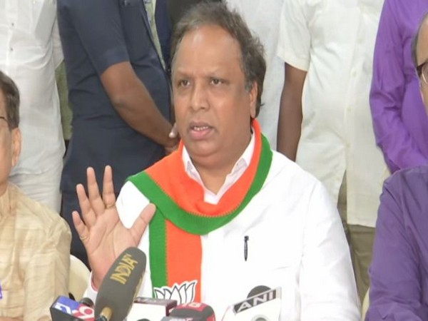 Bharatiya Janata Party (BJP) MLA from Bandra West Ashish Shelar addressing a press conference in Mumbai on Friday. (Photo/ANI)