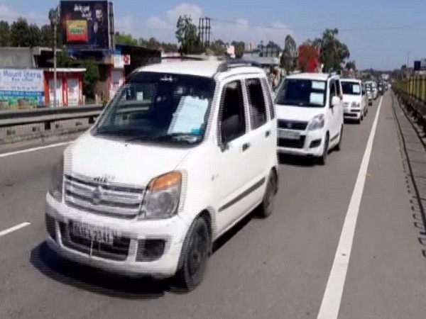 First batch of people being moved to Kashmir from Kathua quarantine centre. Photo/ANI