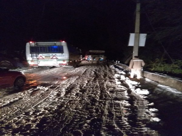 Vehicles stranded on NH 5 in Shimla on Sunday Photo/ANI