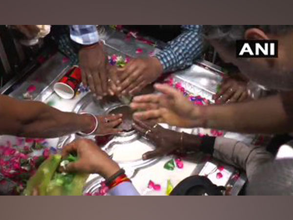 Devotees gathered in large numbers to offer prayers at Anandeshwar Shiv Temple of Kanpur