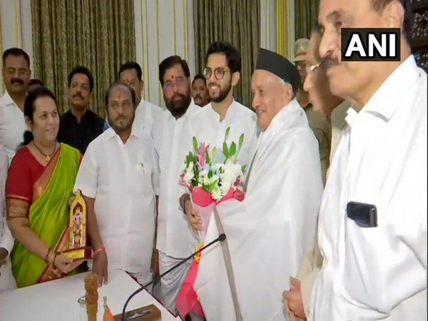 Maharashtra Governor Bhagat Singh Koshyari meeting Shiv Sena delegation at Raj Bhavan on Thursday. (Photo/ANI)