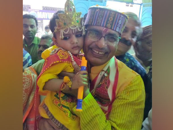 Former Madhya Pradesh CM Shivraj Singh Chouhan with a child dressed as Lord Krishna on Friday. Photo/ANI