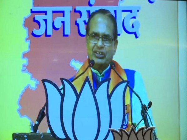 Madhya Pradesh Chief Minister Shivraj Singh Chouhan speaking at the Chhattisgarh Jan Samvad programme on Sunday. Photo/ANI