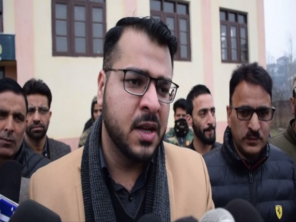 Shopian DDC Chaudhary Mohammad Yasin talking to reporters on Sunday. Photo/ANI