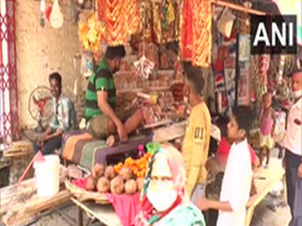 Flower sellers at Tapeshwari Devi temple in Kanpur. Photo/ANI