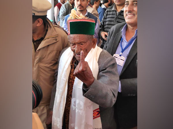 A senior citizen after casting his vote at a polling station in Kinnaur, Himachal Pradesh, on Sunday. Photo/ANI