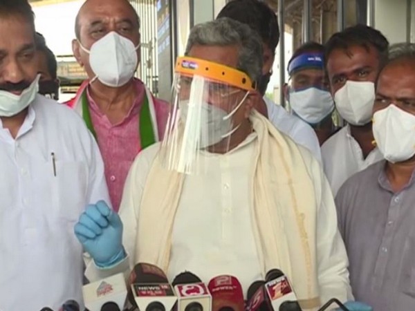 Leader of Opposition in Karnataka assembly Siddaramaiah speaking to ANI. Photo/ANI