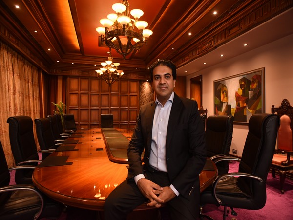 Siddharth Jain, director of INOX Air Products, has been honoured with Economic Times '40 Under Forty' India's Hottest Business Leaders Award 2018.