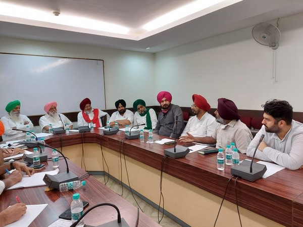 Congress delegation meets farmer leaders in Punjab. (Image courtesy: Twitter/ @sherryontopp)