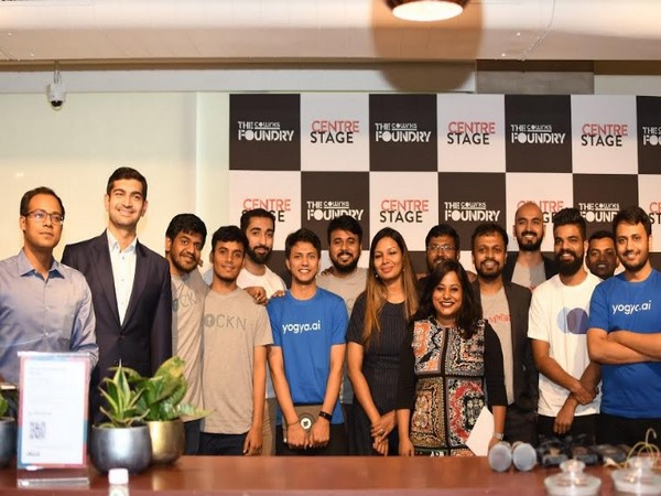 Sidharth Menda, Founder and Chairman - CoWrks and Nruthya Madappa, Managing Partner - The CoWrks Fundry & Director with Founders of eight Startups from Cohort 3.0