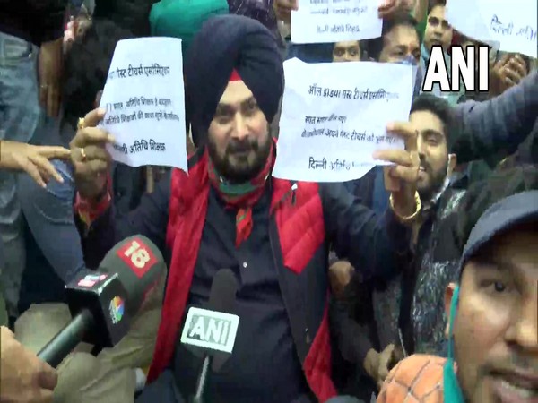 Punjab Congress Chief Navjot Singh Sidhu joins Delhi government guest teachers (Photo/ ANI)