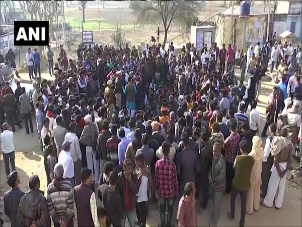 Locals and family of deceased Police Head Constable Ratan Lal in Sikar on Wednesday. Photo/ANI