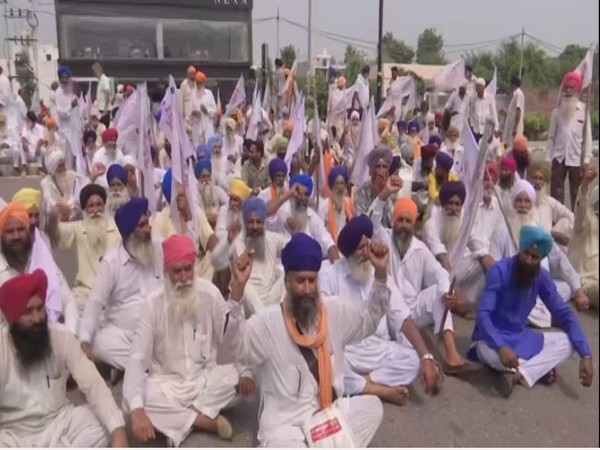 Farmers protest against RCEP in Amritsar on Sunday. [Photo/ANI]