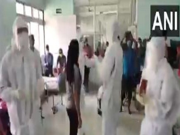 Doctors and patients at Silchar Medical College and Hospital singing and dancing on the occasion of Kargil Vijay Diwas.