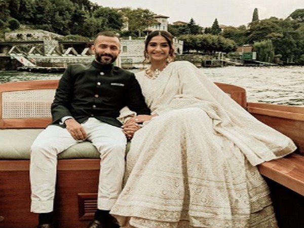 Actor Sonam Kapoor Ahuja with husband Anand Ahuja (Image Source: Instagram)